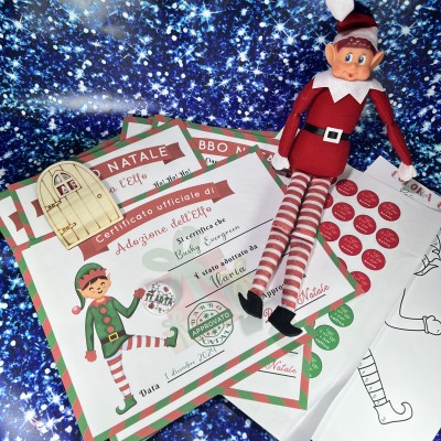 Kit dell’Elfo di Natale per bambini personalizzato spilletta con nome lettere di Babbo Natale certificato di adozione Calendario adesivi pupazzo spilletta porticina