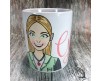 Tazza mug personalizzata con ritratto caricaturale di ragazza e nome idea regalo compleanno anniversario festa della mamma amica sorella